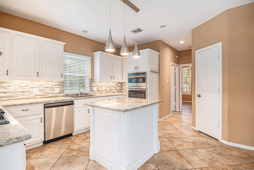The chef in your family will love cooking in this large open style Kitchen. The island is great for prepping your favorite meals or buffet style dining. It features a granite top island with cabinet for storage.