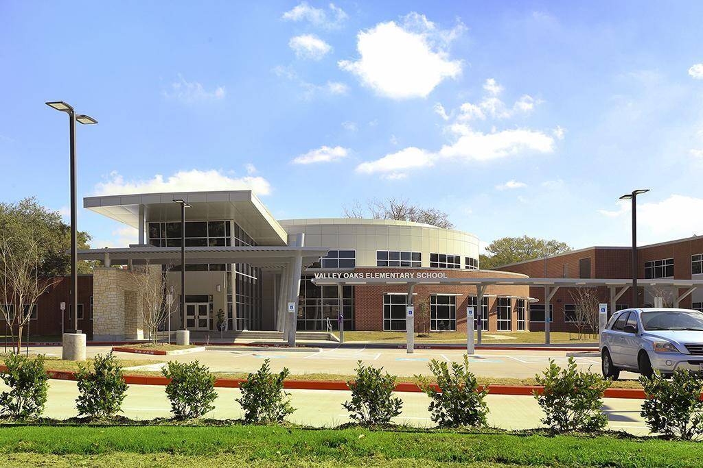Zoned to Valley Oaks Elementary!