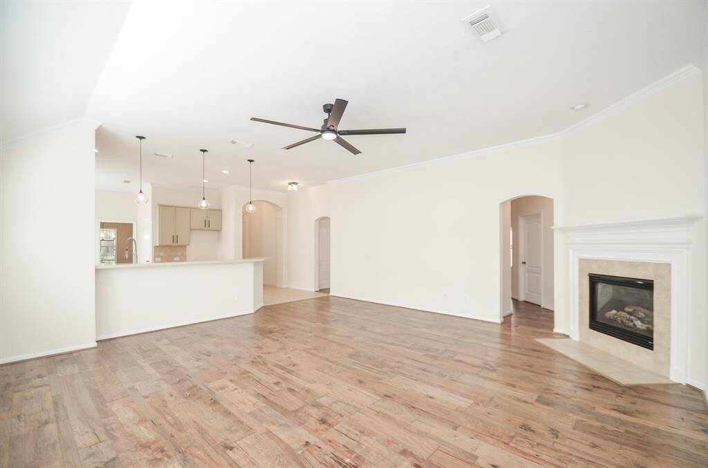 Tremendous wall and floor space encourage you to spread your lifestyle wings in an timeless open floor plan  that never gets old. Hallways lead to bedrooms, while an amazing chef's kitchen shares plentiful space with the living area.