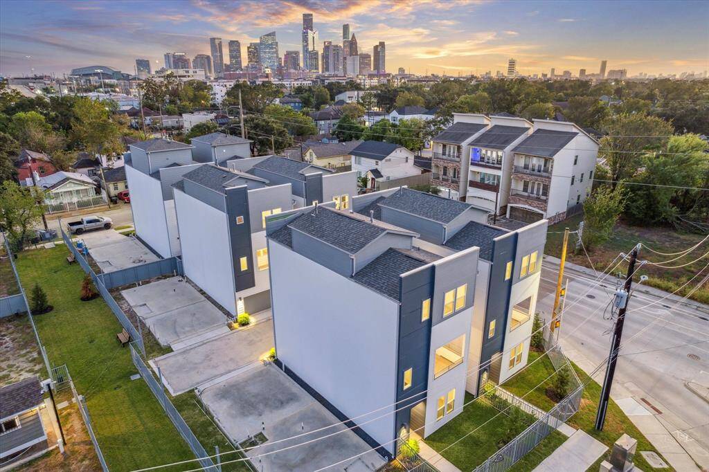 Welcome to Hardy Skyline, a modern community offering the perfect blend of urban convenience and stylish comfort.