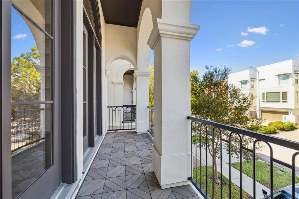 Tiled second floor balcony / terrace off family room.