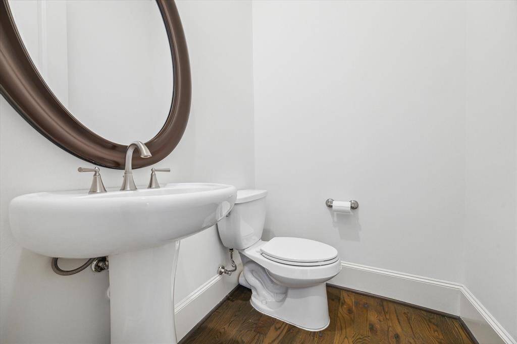 Second floor powder bath.