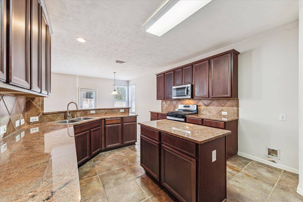 Another view of the kitchen..