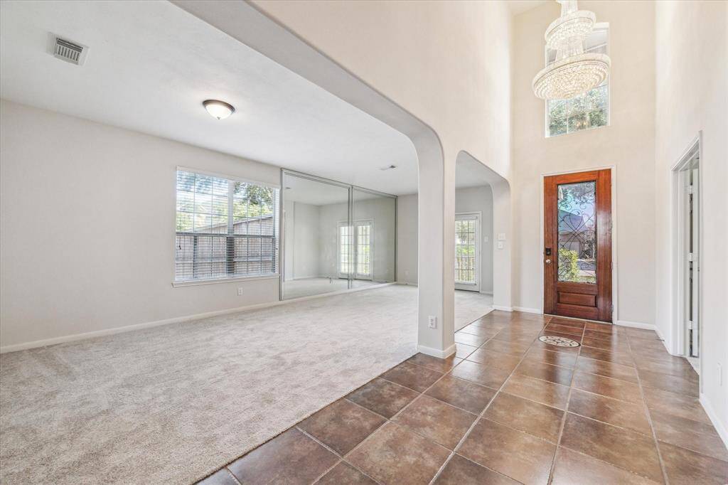 Open entry with a large enough space to create an elegant formal dining and a sitting area.