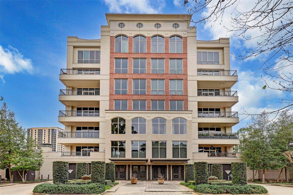 The Venti is in a quiet location yet so close to the Galleria, downtown and so much more.