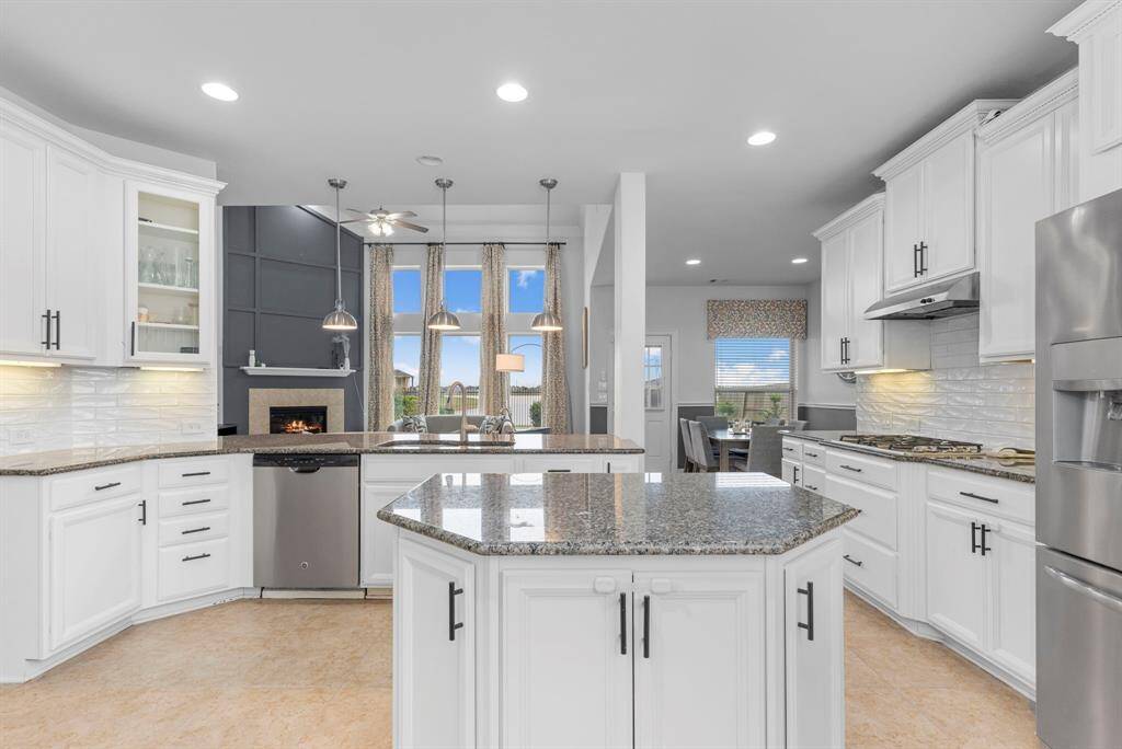 Stunning views await! The deep stainless steel undermount sink, paired with a stylish swan pull-out kitchen faucet, combines functionality with elegance, complemented by many more thoughtful touches throughout!