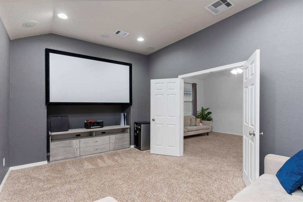Your family and friends will enjoy watching all those sport in the Media Room!