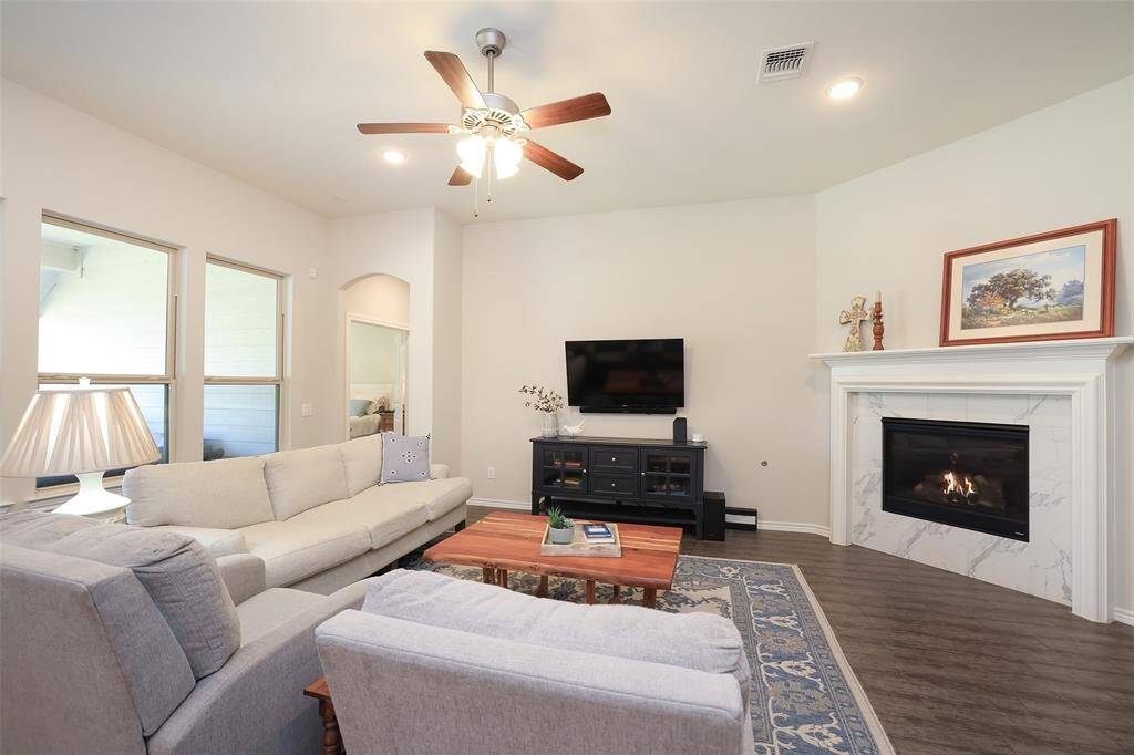 Gaslog fireplace with wood mantle surround