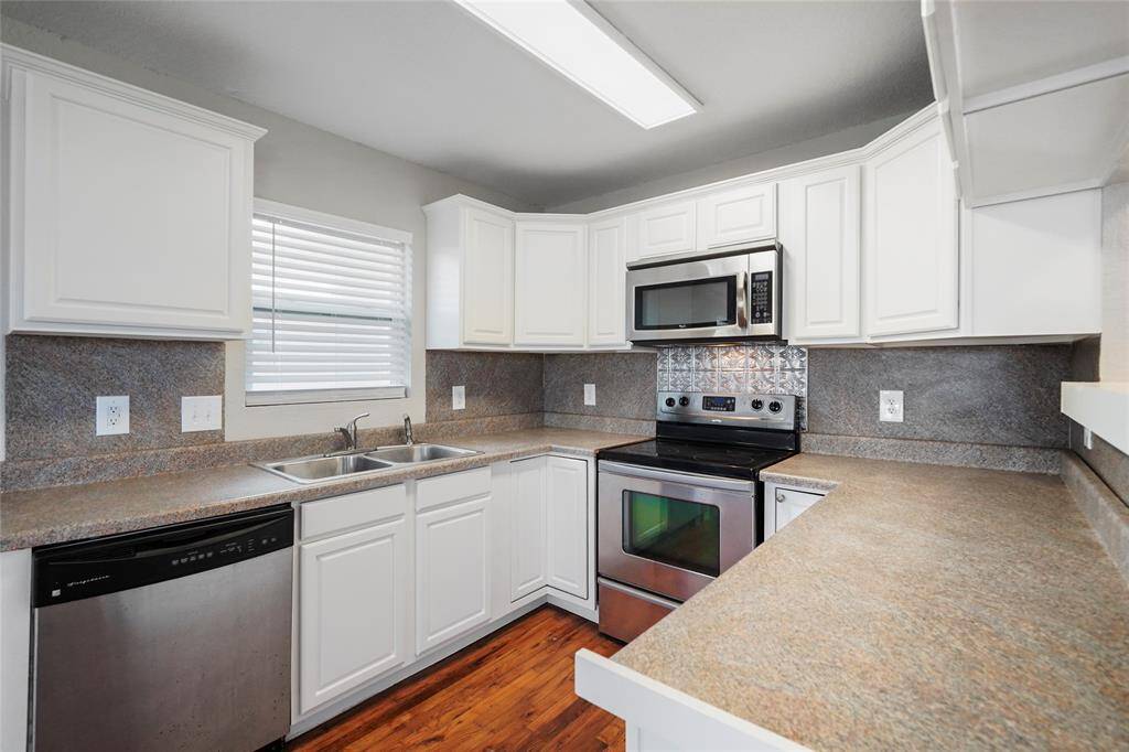 Kitchen - view 1