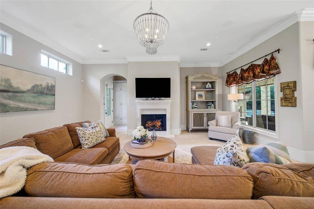 Family room perfectly situated off the kitchen. Perfect for entertaining friends and family!