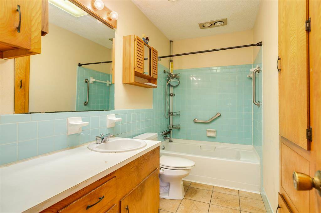 Bathroom with handicap grab bar