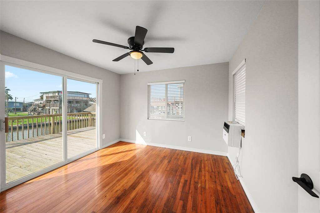 Bedroom 1 - view 1