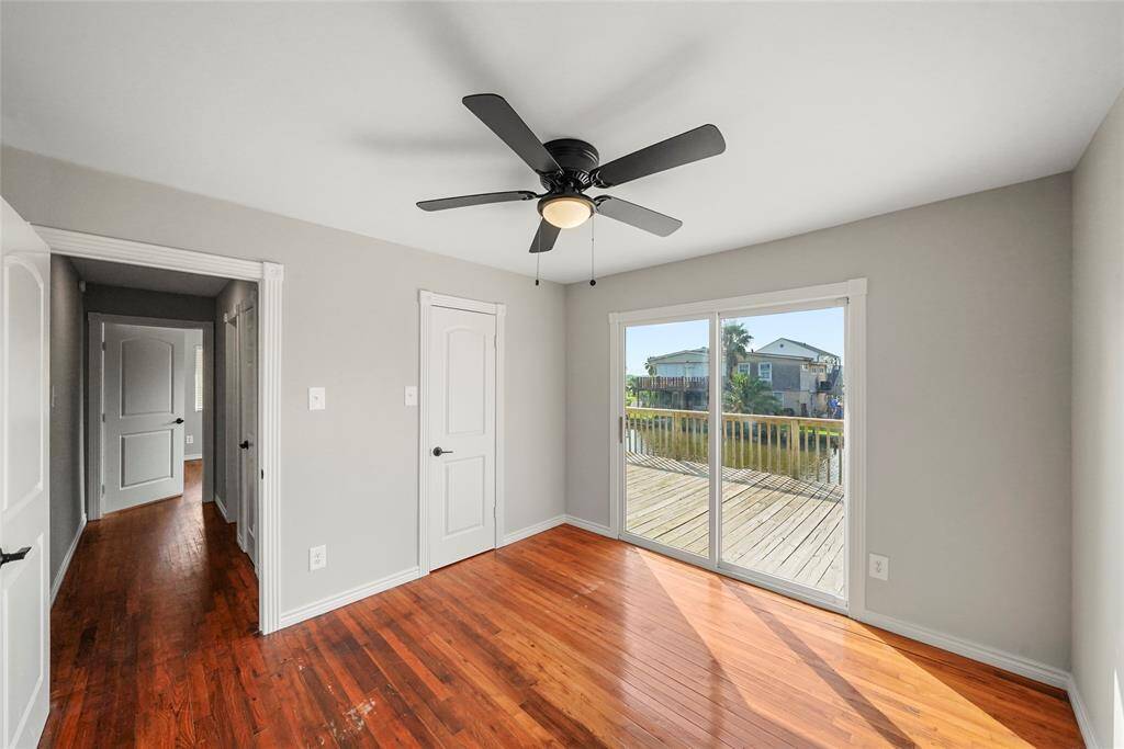 Bedroom 1 - view 2