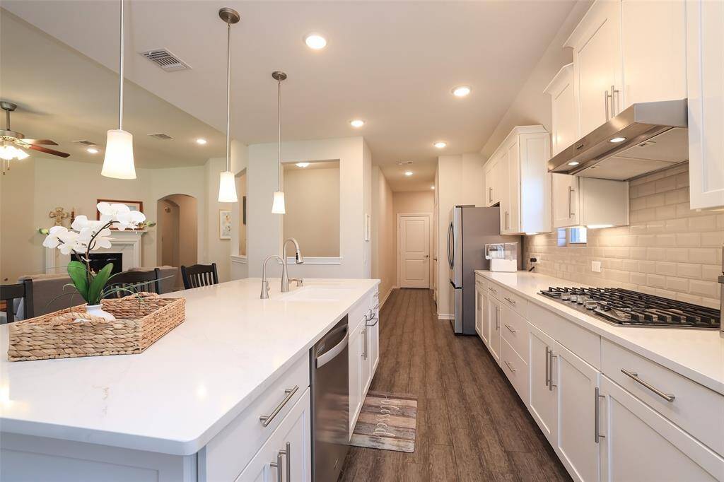 Gas cooktop with light and exhaust fan feature