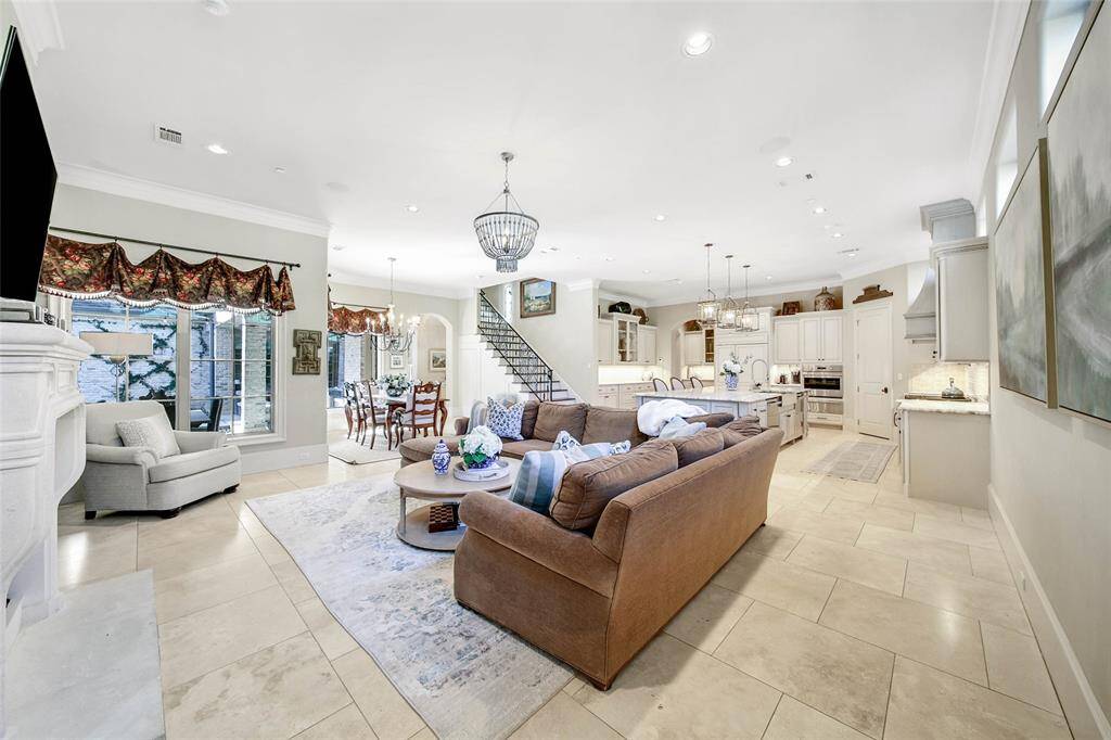 Family room perfectly situated off the kitchen. Perfect for entertaining friends and family!