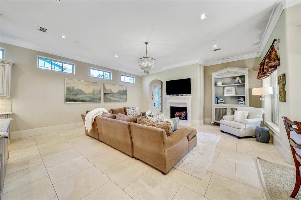 Family room perfectly situated off the kitchen. Perfect for entertaining friends and family!