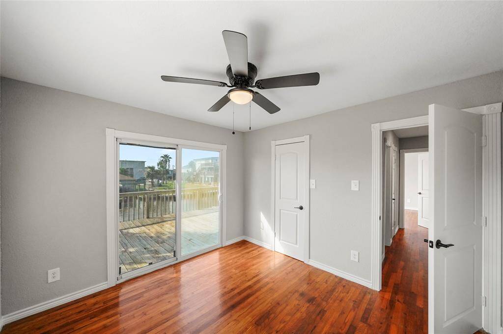 Bedroom 2 - view 2