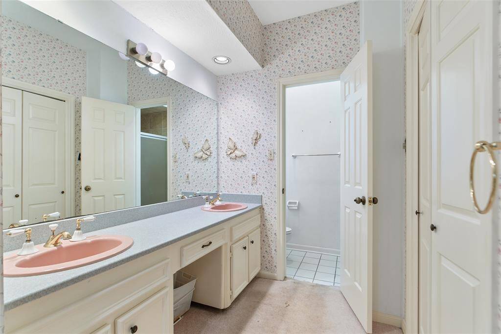 Large Tub in Master Bath