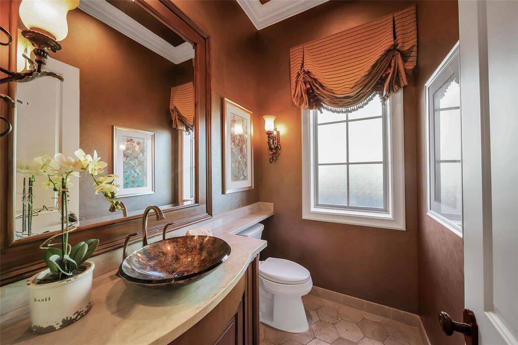 Downstairs half bathroom located off