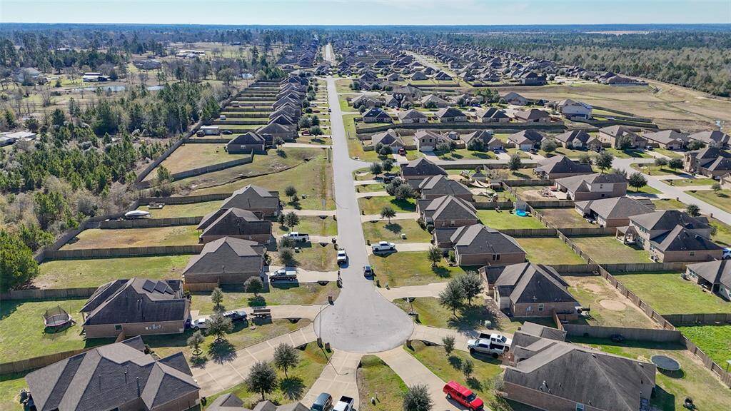 This property has the convenience of being located on a cul-de-sac!