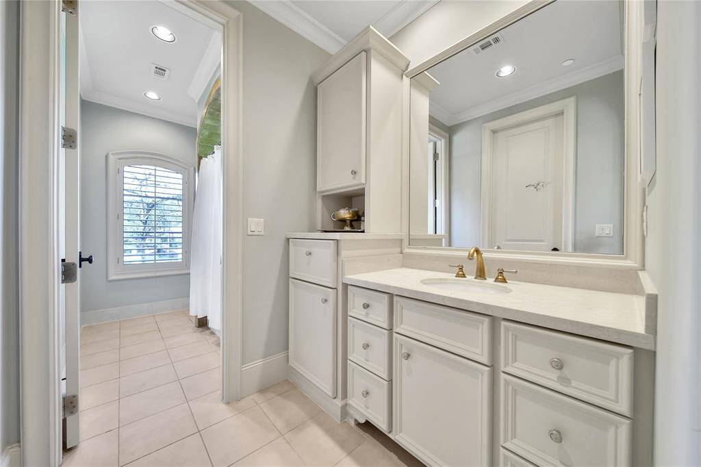 Generously sized secondary bedroom upstairs with ensuite bathroom.