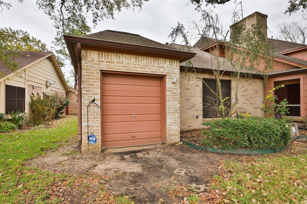 Separate Golf Cart Garage---Can be used for storage if you do not have a Golf Cart