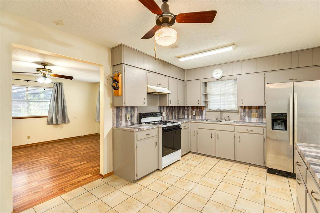 Kitchen to Living area
