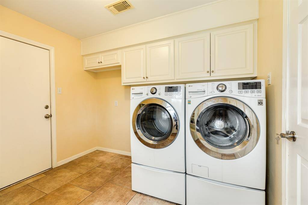 Spacious Laundry Room