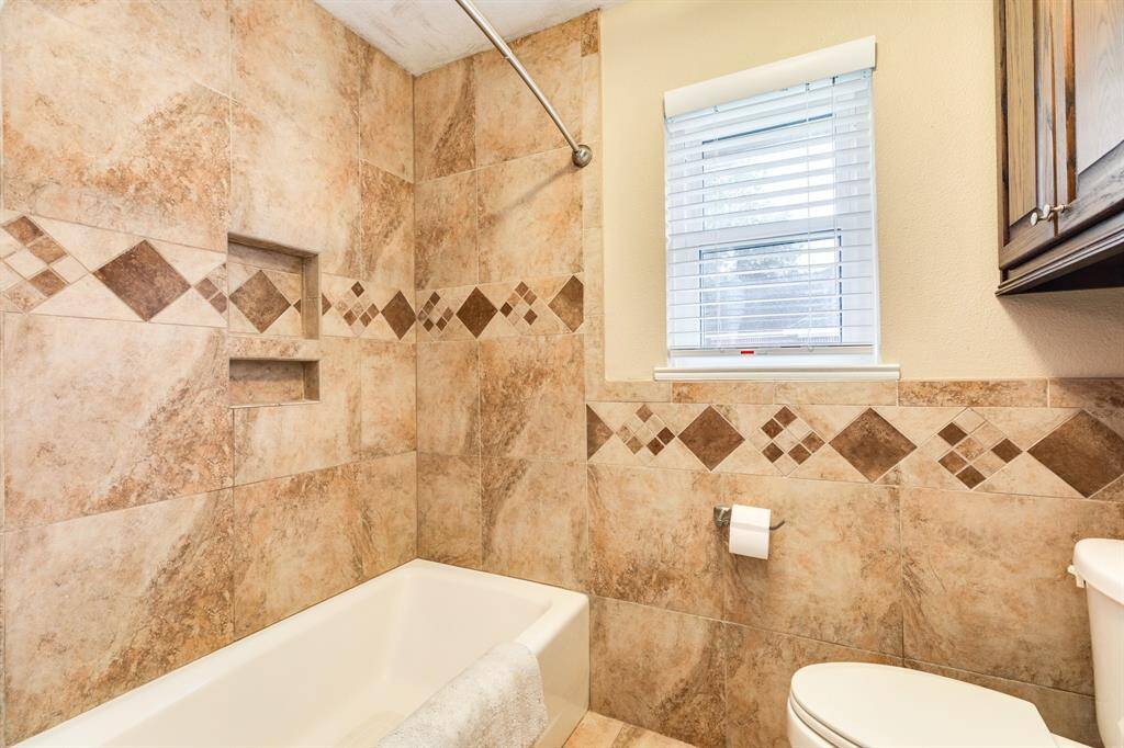 Secondary Bath Beautiful tile and granite