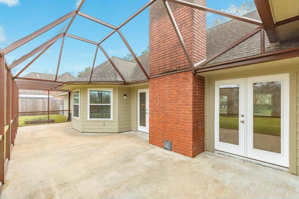 Screened Patio Overlooking Oyster Creek