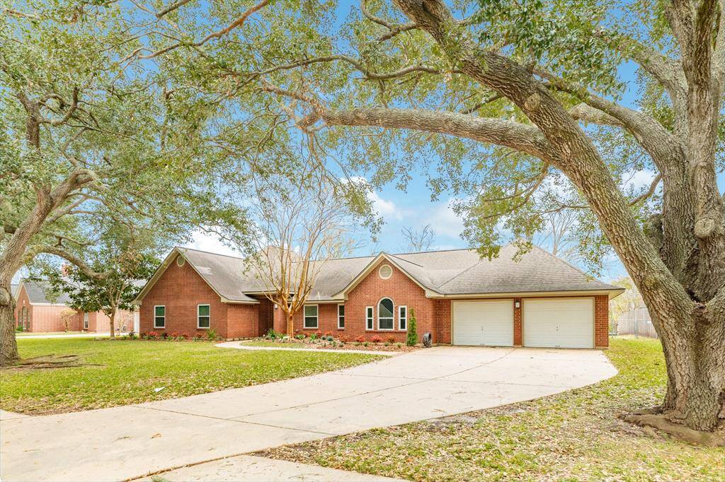 Large Lot w Beautiful Trees