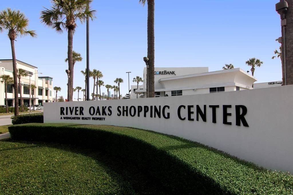 Walking distance to the newly renovated River Oaks Movie Theater!