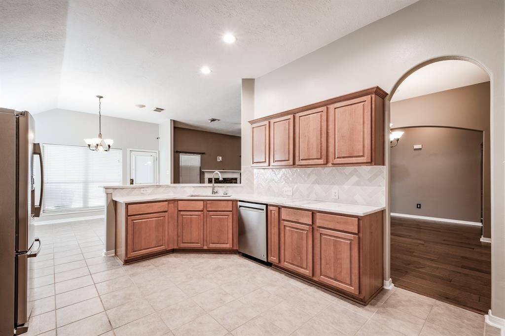 Kitchen looking toward Breakfast area