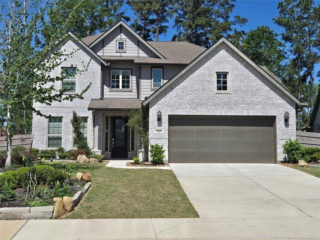 Gorgeous house, in a beautiful community of Artavia, a walk to the club house and lake. Very accessible to everything you need. Come, see and enjoy this lovely home.