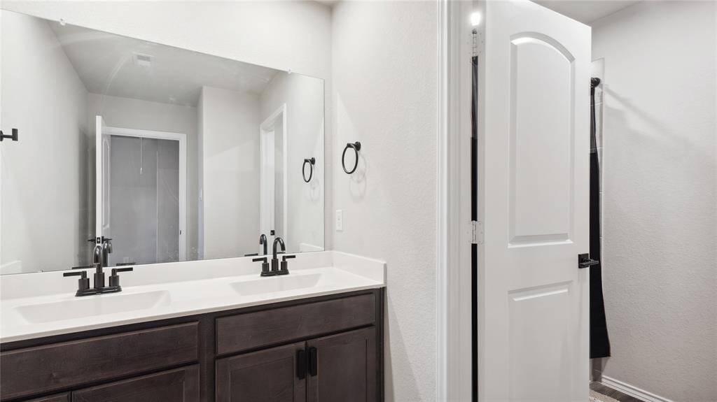 Primary en suite bath