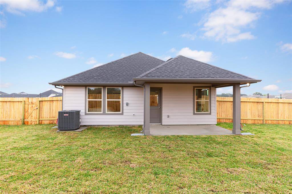 Sample photo of completed home with similar plan. As-built colors and selections may vary.