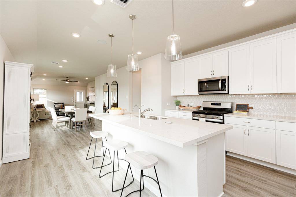 Sample photo of completed home with similar plan. As-built colors and selections may vary.