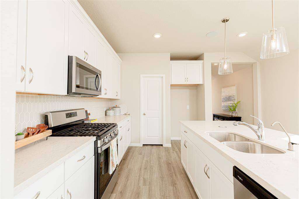 Sample photo of completed home with similar plan. As-built colors and selections may vary.