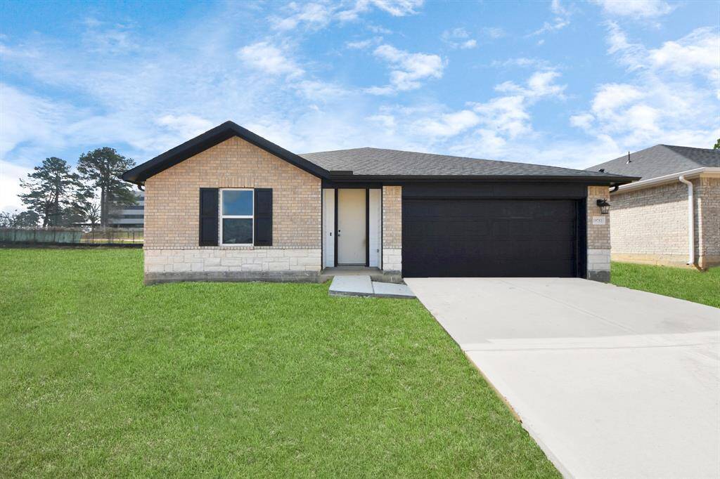 Welcome home to 19753 Flag View Dr located in Montgomery Ridge community and zoned to highly sought after Montgomery ISD. Home features a convenient 2-car garage complemented by a spacious driveway, offering ample parking for you and your guests.