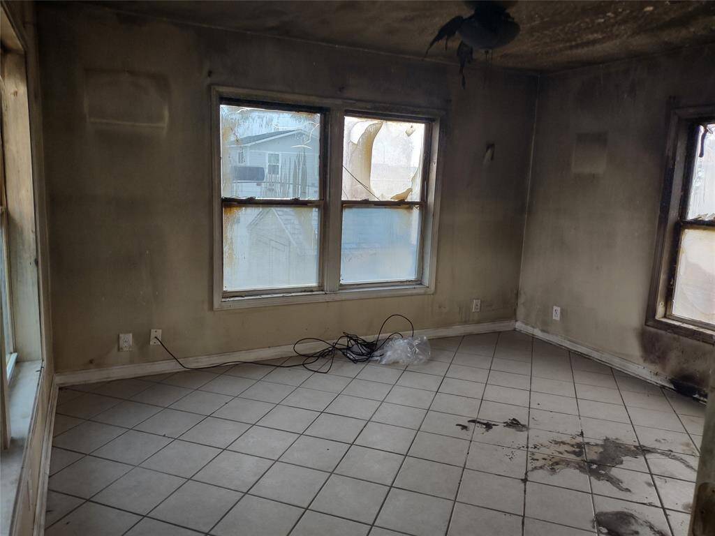 Bedroom before reovations.