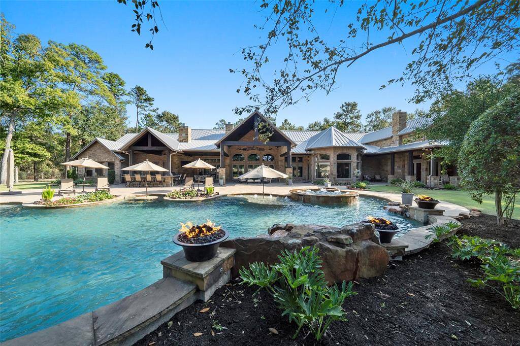 The Blue Granite pebble sheen surface of the pool and Paramount In-Floor cleaning system keep this pool sparkling! Enjoying both shade and sun, the pool is the perfect retreat on hot afternoons or warm evenings.