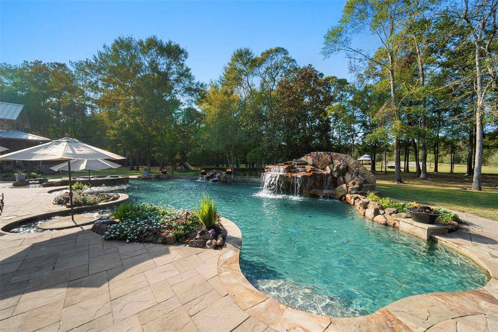 The sport depth pool is equipped for games with a custom Volleyball net and poles. Serve cold drinks to guests or share a meal with your family underneath the umbrella on your in-pool dining table. Take a break from the activities in the cove or on a bench built-in to the heated pool.