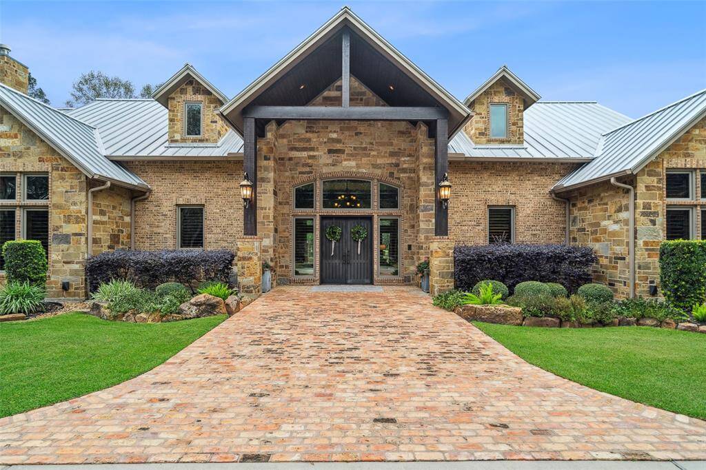 This classically designed one and a half story sprawling home features state of the art technology and has been immaculately cared for by the original homeowners. The brick, stone and cedar timber seen on the exterior is cleverly repeated on the interior of the home and adds texture and character. Security cameras provide peace of mind when travelling and the Crestron Audio/Visual system provides ambiance when you're home.