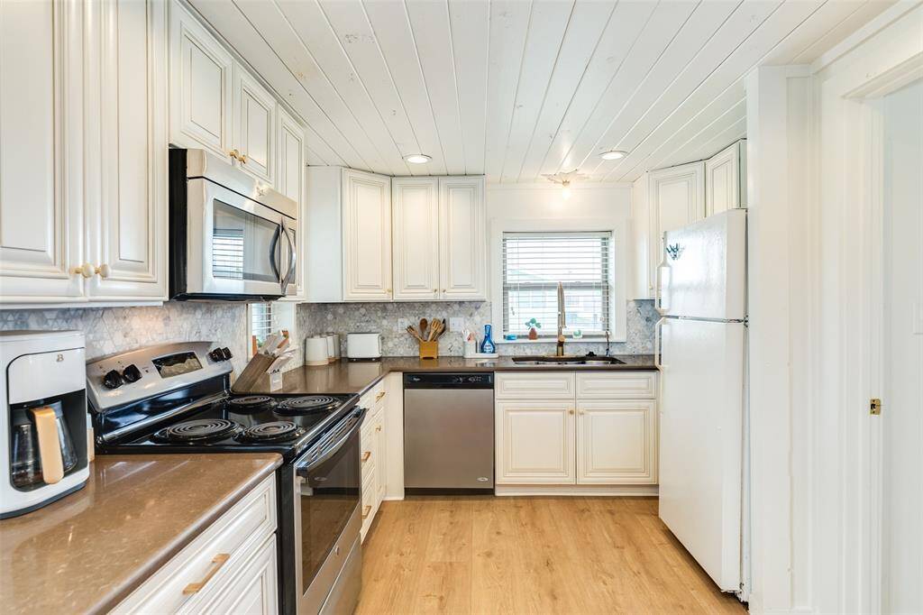 Abundant Cabinet Space