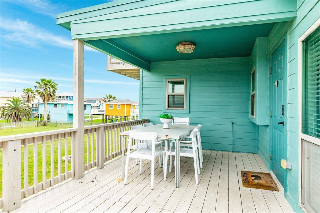 Spacious outdoor dining for eight, perfect for entertaining.