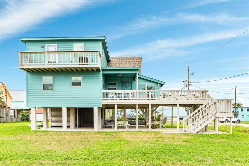 Stunning Gulf and Bay views await in this charming coastal home.