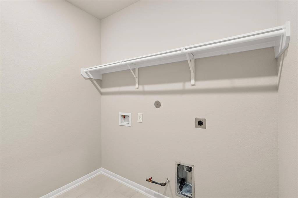 note: Sample product photo. Actual exterior and interior selections may vary by homesite.