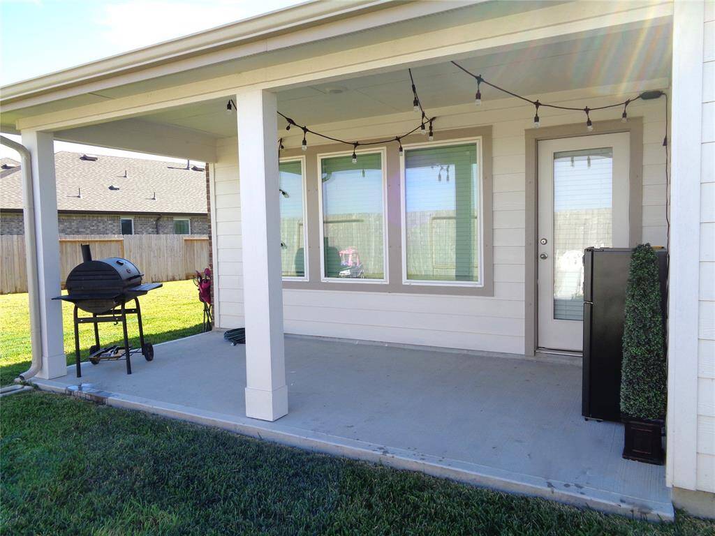 Covered back patio to enjoy BBQ's & family
