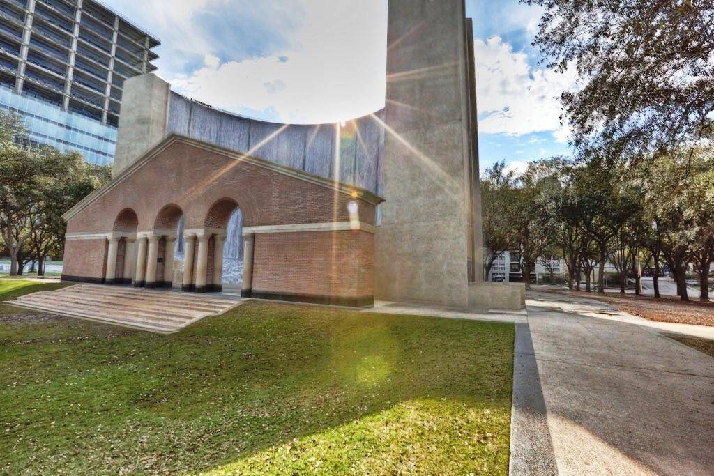 1.5 blocks from The Oxford is Wall of Water Fountain and park