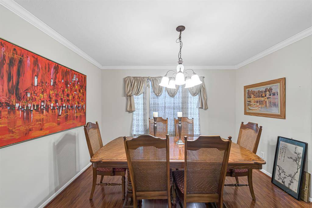 In the dining room, your eyegravitates to the striking chandelier. A largewindow fills the room with natural light, and offersviews of the outside. Other features include hardwood flooring, decorator paint, and crown molding.
